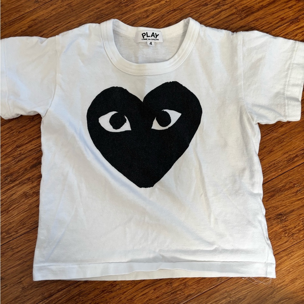 BNWT Comme De Garçon Kids White T-Shirt with Black Heart logo